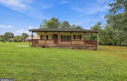 373 POTOMAC Boulevard, FALLING WATERS, WV 25419
