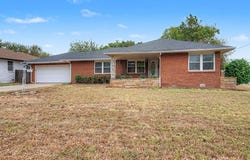 425 E Atkinson Drive, Midwest City, OK 73110