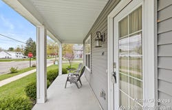 40 E Maple Street NE, Cedar Springs, MI 49319