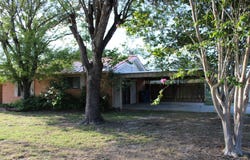 1204 W GOODWIN ST, Pleasanton, TX 78064
