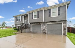 19304 Switchgrass Court, Smithville, MO 64089