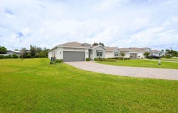 5788 SE SKYBLUE Circle, Stuart, FL 34997
