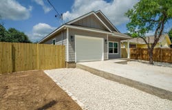 147 W Pine, Granite Shoals, TX 78654