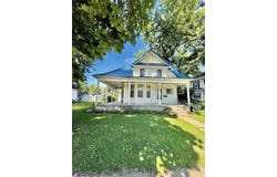 421 S 4th Ave, Washington, IA 52353