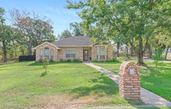 2 Bentwood Circle, Canton, TX 75103