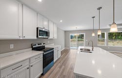 98 Hearthstone Ln, Radcliff, KY 40160