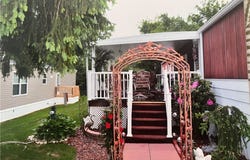 6 Roundtable Dr, Belle Vernon, PA 15012