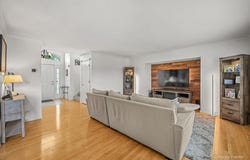712 Brighton Circle, Port Barrington, IL 60010