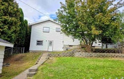 15 11th St NW, Chisholm, MN 55719