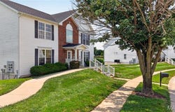 10 Homefield Gardens Drive, O'Fallon, MO 63366