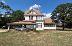 700 N 3rd Street, Ozark, AR 72949