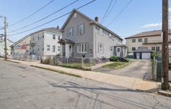 190 Raymond St, Fall River, MA 02723