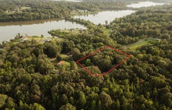 84 Arrowhead Road, Eddyville, KY 42038