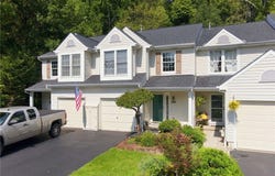 249 Commons Dr, Oakmont, PA 15139