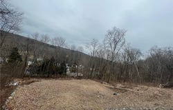 271 Steinmann Avenue, Middlebury, CT 06762
