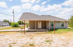 402 Dennis, Del Rio, TX 78840
