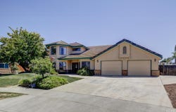 420 Beech Place, Lemoore, CA 93245