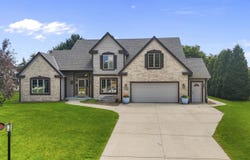 13600 W Eagle Trce, New Berlin, WI 53151