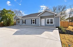 911 E Seideman Street, Seguin, TX 78155