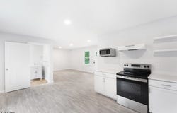 33 Allamuchy Trl, Byram Twp., NJ 07821-3102
