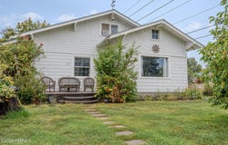 110 N 3rd St, Selah, WA 98942