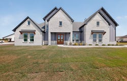 204 CR 4615, Wolfe City, TX 75496