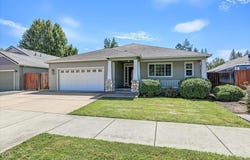 130 Glenwood Drive, Eagle Point, OR 97524