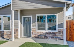 944 Honey Bee Street, Medford, OR 97501
