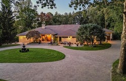 17477 IRIS Circle, Clinton Twp, MI 48036