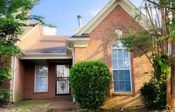 6883 MANSLICK Rd, Cordova, TN 38018