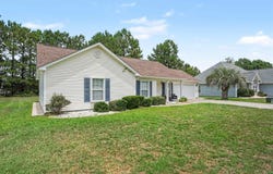 668 Wintercreeper Dr., Longs, SC 29568