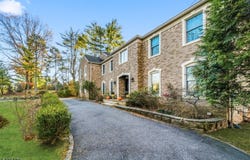 27 Pine Hill Rd, Old Tappan Boro, NJ 07675-7025