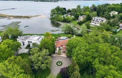 17 Split Rock Drive, Great Neck, NY 11024