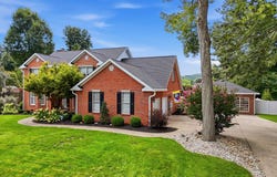 305 Heath Road, Hurricane, WV 25526