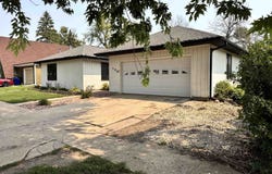 106 Carroll St, Sanborn, IA 51248