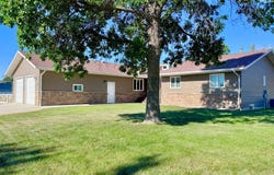 209 10th Ave NW, Bowman, ND 58623