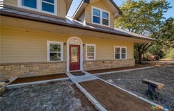 123 Bowie Trail, Luling, TX 78648