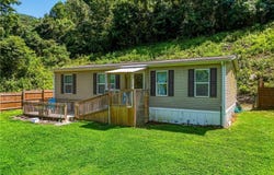 1261 Hartland Road, Clay, WV 25043