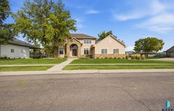 2612 S Camden Ave, Sioux Falls, SD 57106