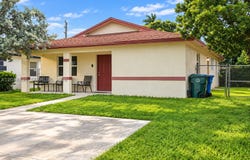 211 NE 35th St, Oakland Park, FL 33334