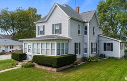 205 W BURTON Avenue, Eureka, IL 61530