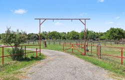 1135 Leo Andrews Road, Whitesboro, TX 76273