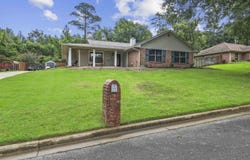 710 Brookhollow Dr, White Oak, TX 75693