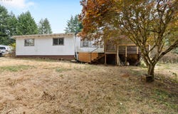 601 WESTLOG St, Yoncalla, OR 97499