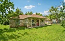 307 W 4th St, Elgin, TX 78621