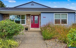 744 Cessna St, Independence, OR 97351