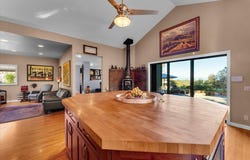 8707 Knobhill Circle, Redding, CA 96001