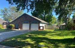 1004 SW Sunrise Drive, Blue Springs, MO 64015