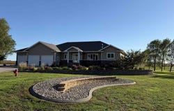 1103 S Dewald St, Freeman, SD 57029