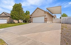 949 E CHRIS Cir, Clearfield, UT 84015